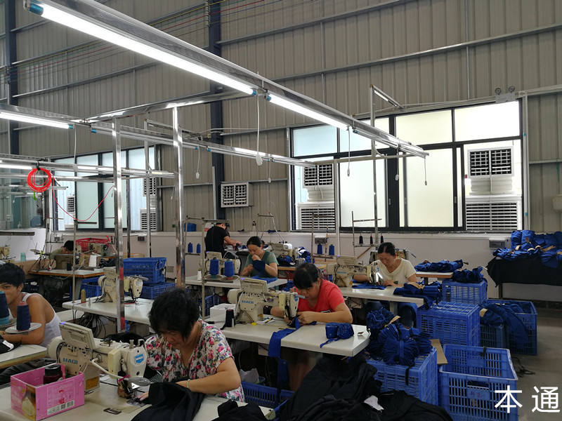  铁皮房的制衣厂房用什么降温工具快捷有效？